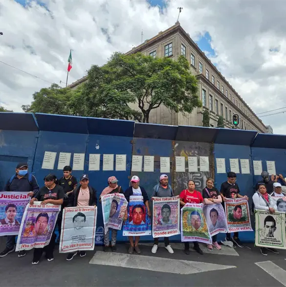 Marcha de los 43 en vivo: minuto a minuto de la movilización en CDMX Marcha de los 43 en vivo: minuto a minuto de la movilización en CDMX