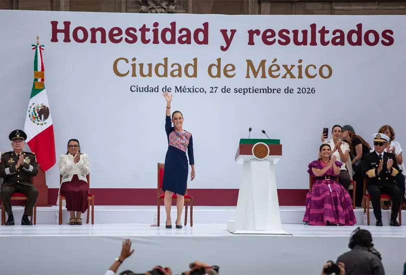 Entre gritos de "¡No estás sola!", Sheinbaum defiende la soberanía en el Zócalo Entre gritos de "¡No estás sola!", Sheinbaum defiende la soberanía en el Zócalo
