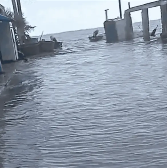 Así quedó Yameto bajo el agua: calles inundadas y lanchas para salir por alimentos