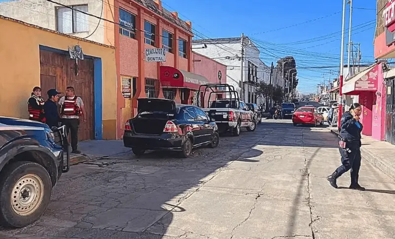 Los cuerpos de Mario Alberto y Juan Carlos fueron localizados el martes 22 de septiembre dentro de un automóvil Chevrolet Aveo que se encontraba estacionado en la calle Torres Adalid, en la zona centro de Otumba. RRSS.