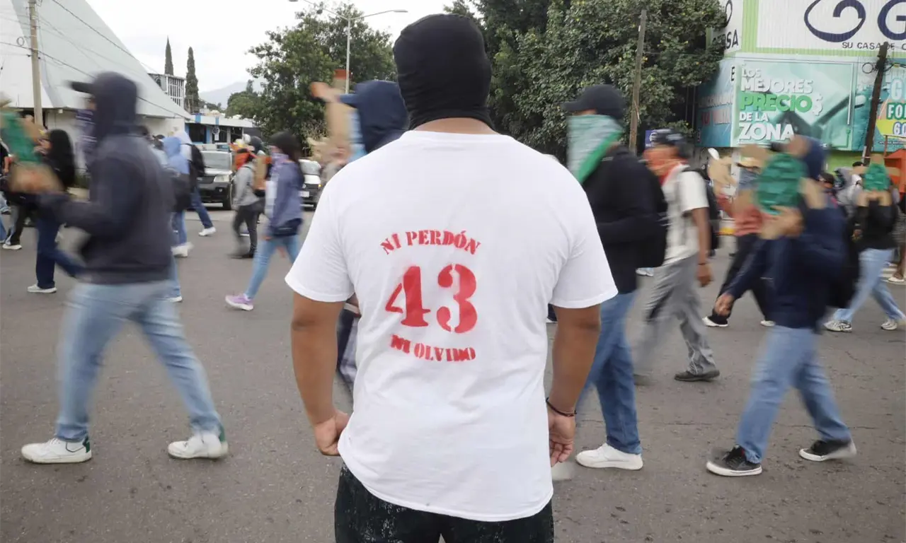  La información señala que el dispositivo fue encendido el 4 de octubre de 2014, días después de la desaparición de los jóvenes. 