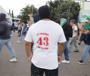 Due&ntilde;o de funeraria us&oacute; el celular de uno de los estudiantes normalistas de Ayotzinapa tras su desaparici&oacute;n
