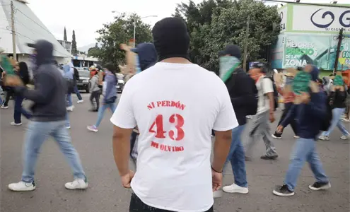 Due&ntilde;o de funeraria us&oacute; el celular de uno de los estudiantes normalistas de Ayotzinapa tras su desaparici&oacute;n