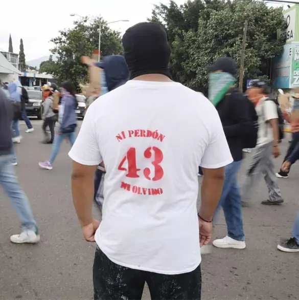 Due&ntilde;o de funeraria us&oacute; el celular de uno de los estudiantes normalistas de Ayotzinapa tras su desaparici&oacute;n