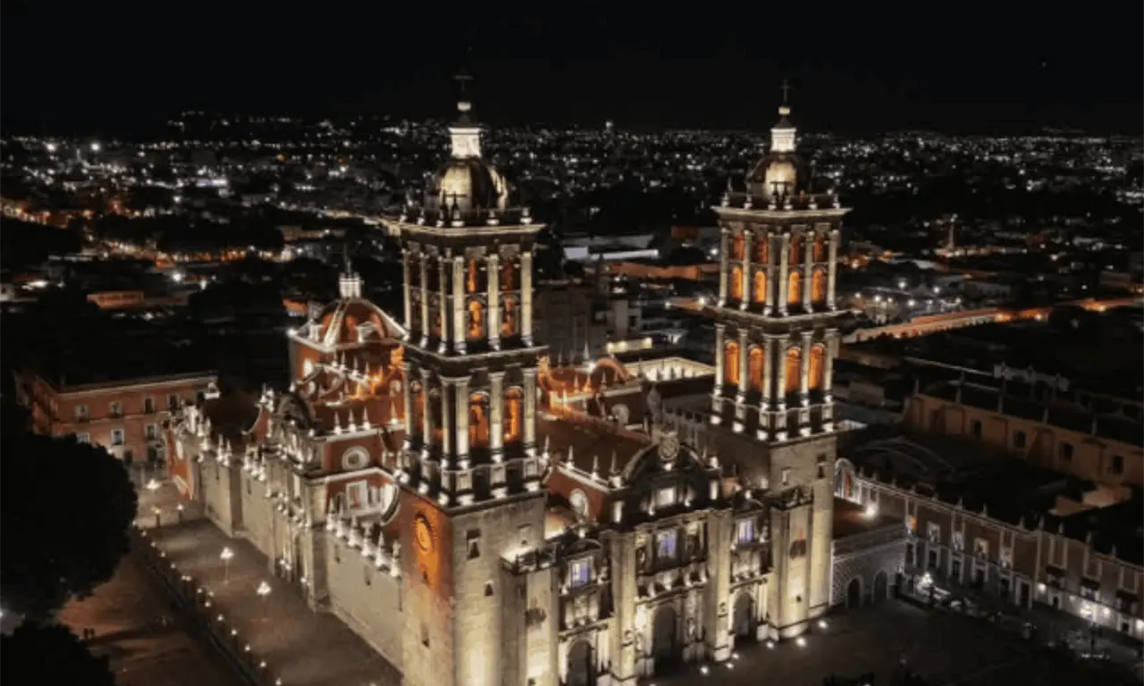  La renovación forma parte de la estrategia Puebla Brilla y busca destacar los principales elementos de uno de los inmuebles más representativos del Centro Histórico. 