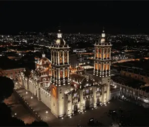 Catedral de Puebla estrena iluminaci&oacute;n arquitect&oacute;nica con luces LED
