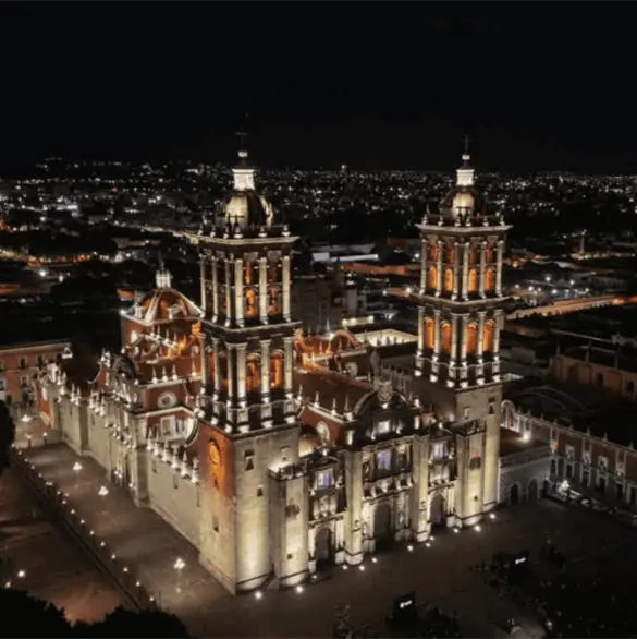 Catedral de Puebla estrena iluminación arquitectónica con luces LED Catedral de Puebla estrena iluminación arquitectónica con luces LED