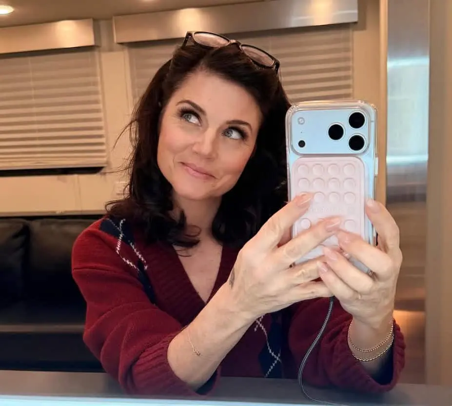 A mediados de los años 90 se incorporó al elenco de 'Beverly Hills, 90210', donde interpretó a Valerie Malone, un personaje con una personalidad diferente a la de Kelly Kapowski.