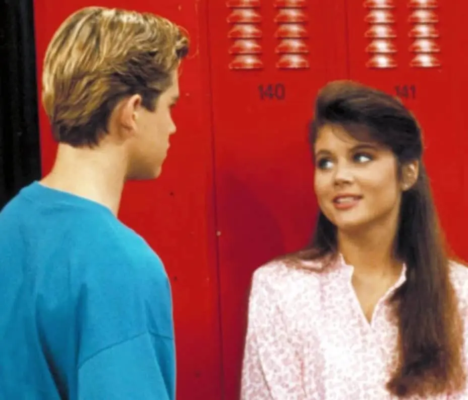 Uno de los aspectos más recordados de su personaje fue su relación sentimental con Zack Morris, interpretado por Mark-Paul Gosselaar.<br>