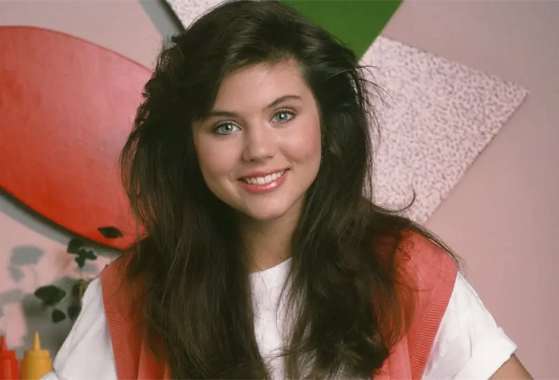 Tiffani Thiessen alcanzó la fama durante su adolescencia gracias a su papel de Kelly Kapowski en la serie juvenil Salvados por la campana, una de las producciones televisivas más populares de finales de los años 80 y principios de los 90.