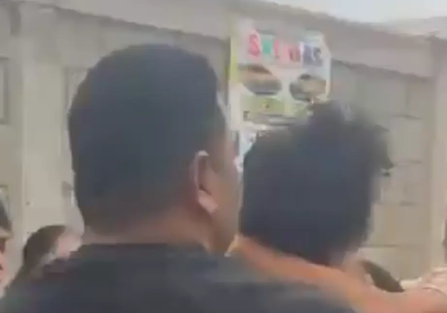 El momento de la detención de uno de los responsables. Especial.