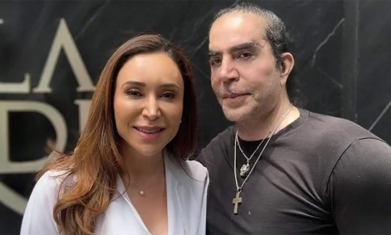  La doctora Isela Méndez con  Jorge Kahwagi 