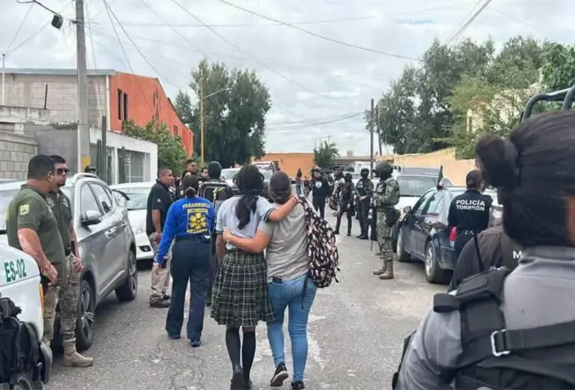 Las fotograf&iacute;as muestran cuchillos, un martillo y otros objetos que habr&iacute;an estado relacionados con los j&oacute;venes detenidos tras el ataque.