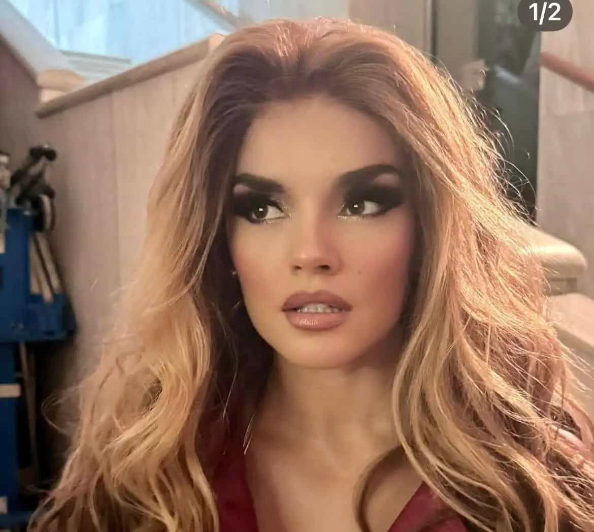 Con el paso de los años, la artista también ha desarrollado facetas como compositora, modelo y empresaria. Su carrera dejó atrás la etapa de niña que la hizo famosa y continuó con proyectos orientados a una imagen más adulta. Con el paso de los años, la artista también ha desarrollado facetas como compositora, modelo y empresaria. Su carrera dejó atrás la etapa de niña que la hizo famosa y continuó con proyectos orientados a una imagen más adulta.