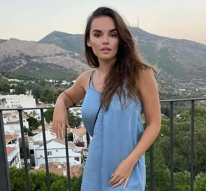 La televisión también se convirtió en una parte importante de su trayectoria. Se incorporó como concursante a la tercera edición de 'Tu cara me suena', programa en el que tuvo que caracterizarse como diferentes artistas y reproducir sus estilos vocales y escénicos. La televisión también se convirtió en una parte importante de su trayectoria. Se incorporó como concursante a la tercera edición de 'Tu cara me suena', programa en el que tuvo que caracterizarse como diferentes artistas y reproducir sus estilos vocales y escénicos.