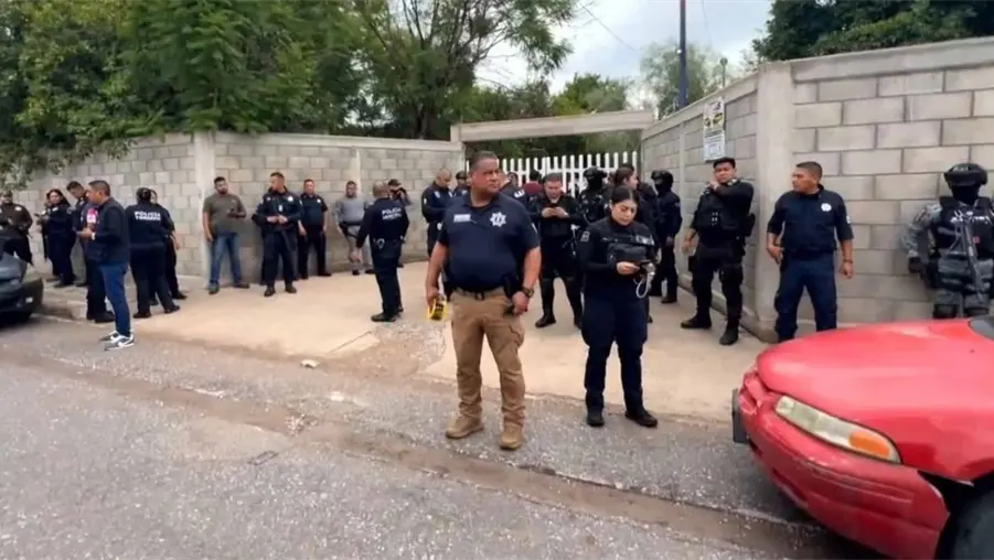 "Pusimos las sillas en la puerta": alumno narra el ataque en secundaria de Torre&oacute;n