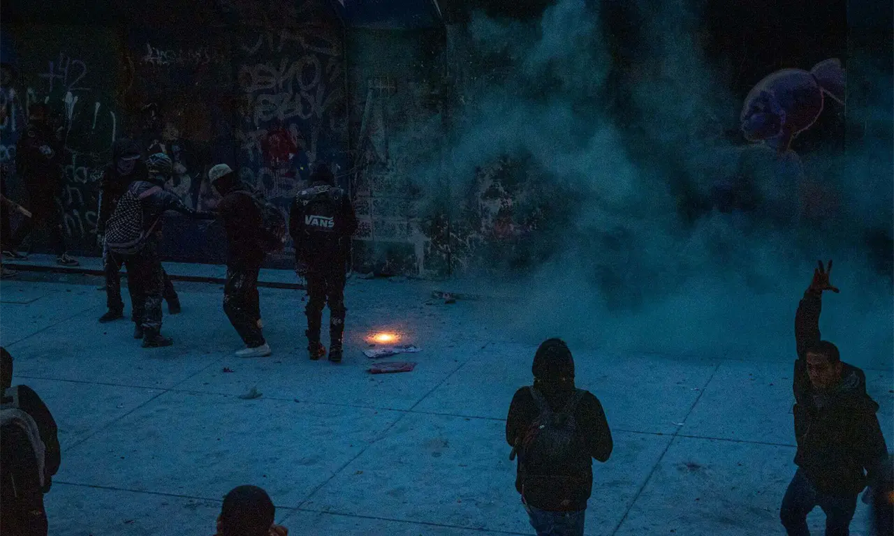  Revelan la identidad y el estado de salud del manifestante herido por pirotecnia en el Zócalo. 