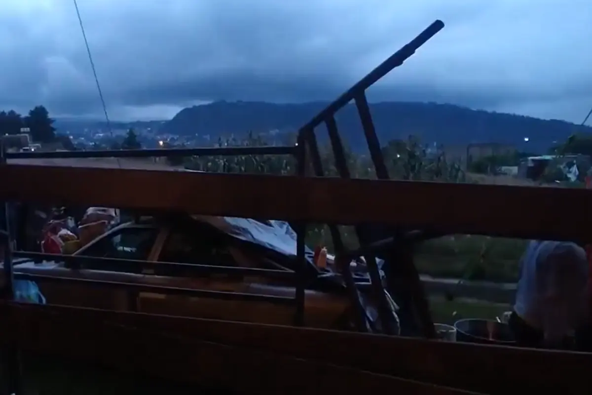  Así fue el momento en que colapsaron las gradas durante jaripeo en Xochimilco 