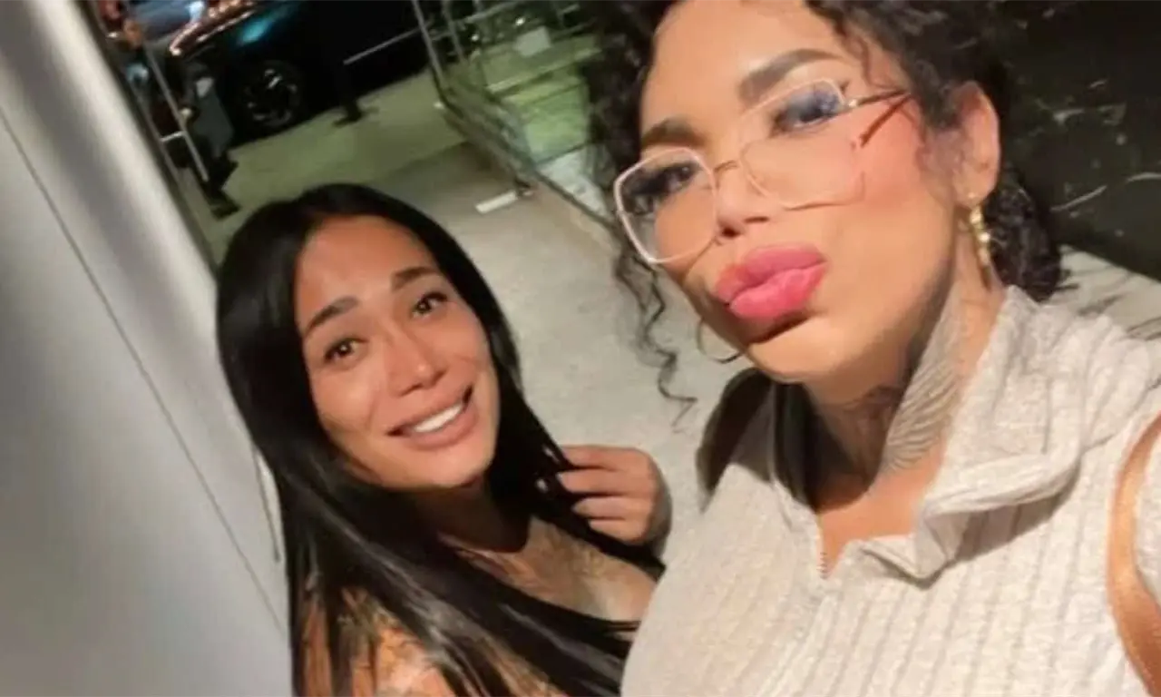  Karina Torres y Paola Suárez 