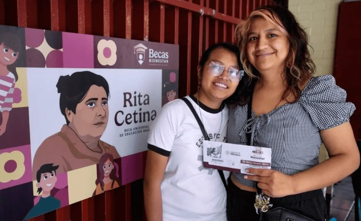 Los estudiantes reciben mil 900 pesos de la beca rita cetina cada dos meses por familia. Especial