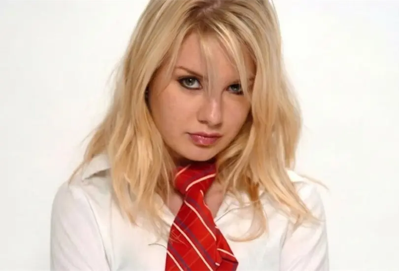 Fernanda Malo es una actriz, cantante y modelo mexicana que alcanzó gran popularidad gracias a su participación en la telenovela Rebelde, donde interpretó a Sol de la Riva.