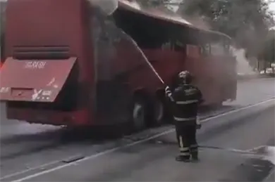 Así fue el incendio de autobús en Reforma: pasajeros evacuaron la unidad Así fue el incendio de autobús en Reforma: pasajeros evacuaron la unidad