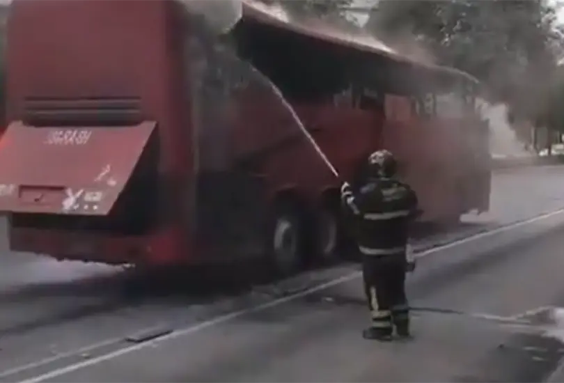 Así fue el incendio de autobús en Reforma: pasajeros evacuaron la unidad Así fue el incendio de autobús en Reforma: pasajeros evacuaron la unidad