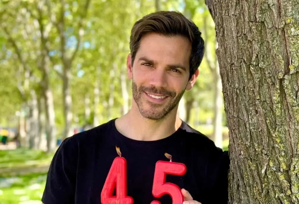 Es un actor español con quien se casó en 2011, tras un año de noviazgo. Se divorciaron en 2013, pese a que parecían muy enamorados.<br> Es un actor español con quien se casó en 2011, tras un año de noviazgo. Se divorciaron en 2013, pese a que parecían muy enamorados.<br>