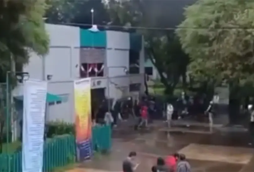 Así quedó el Bachilleres 6 tras ataque de encapuchados: cristales rotos, escombros y miedo en Iztapalapa Así quedó el Bachilleres 6 tras ataque de encapuchados: cristales rotos, escombros y miedo en Iztapalapa