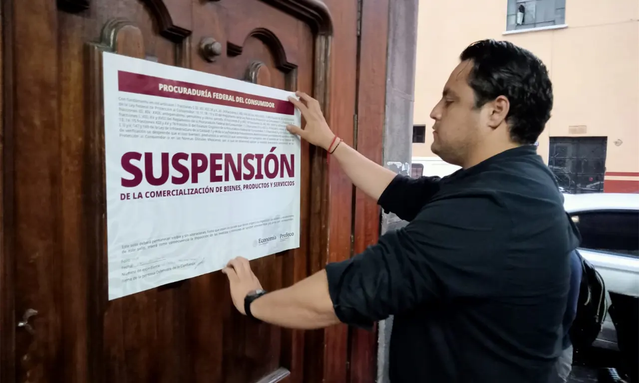  “Jodido”: empleado discrimina a hombre con discapacidad visual y suspenden Caldos Angelita 