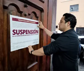 "Jodido": empleado discrimina a hombre con discapacidad visual y suspenden Caldos Angelita