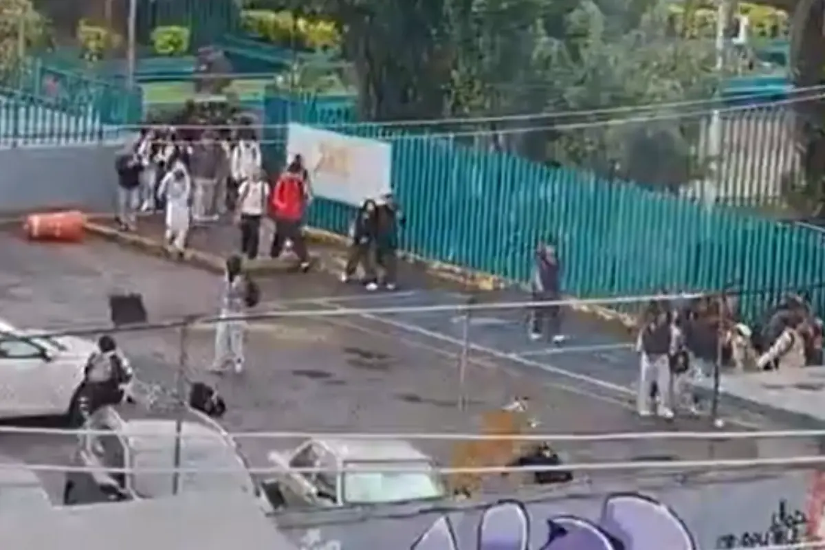  Encapuchados lanzan cohetones en Bachilleres 6; hay un docente lesionado 