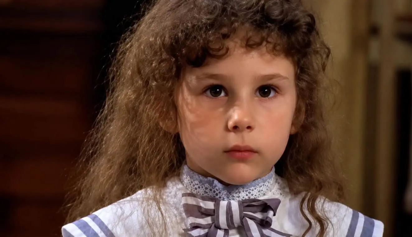 Uno de sus trabajos más recordados fue su interpretación de Helen Keller en 'Un milagro para Helen', una producción televisiva estrenada en 2000 que retrata la historia de una niña con discapacidad visual y auditiva que aprende a comunicarse con ayuda de su maestra, Annie Sullivan. Uno de sus trabajos más recordados fue su interpretación de Helen Keller en 'Un milagro para Helen', una producción televisiva estrenada en 2000 que retrata la historia de una niña con discapacidad visual y auditiva que aprende a comunicarse con ayuda de su maestra, Annie Sullivan.