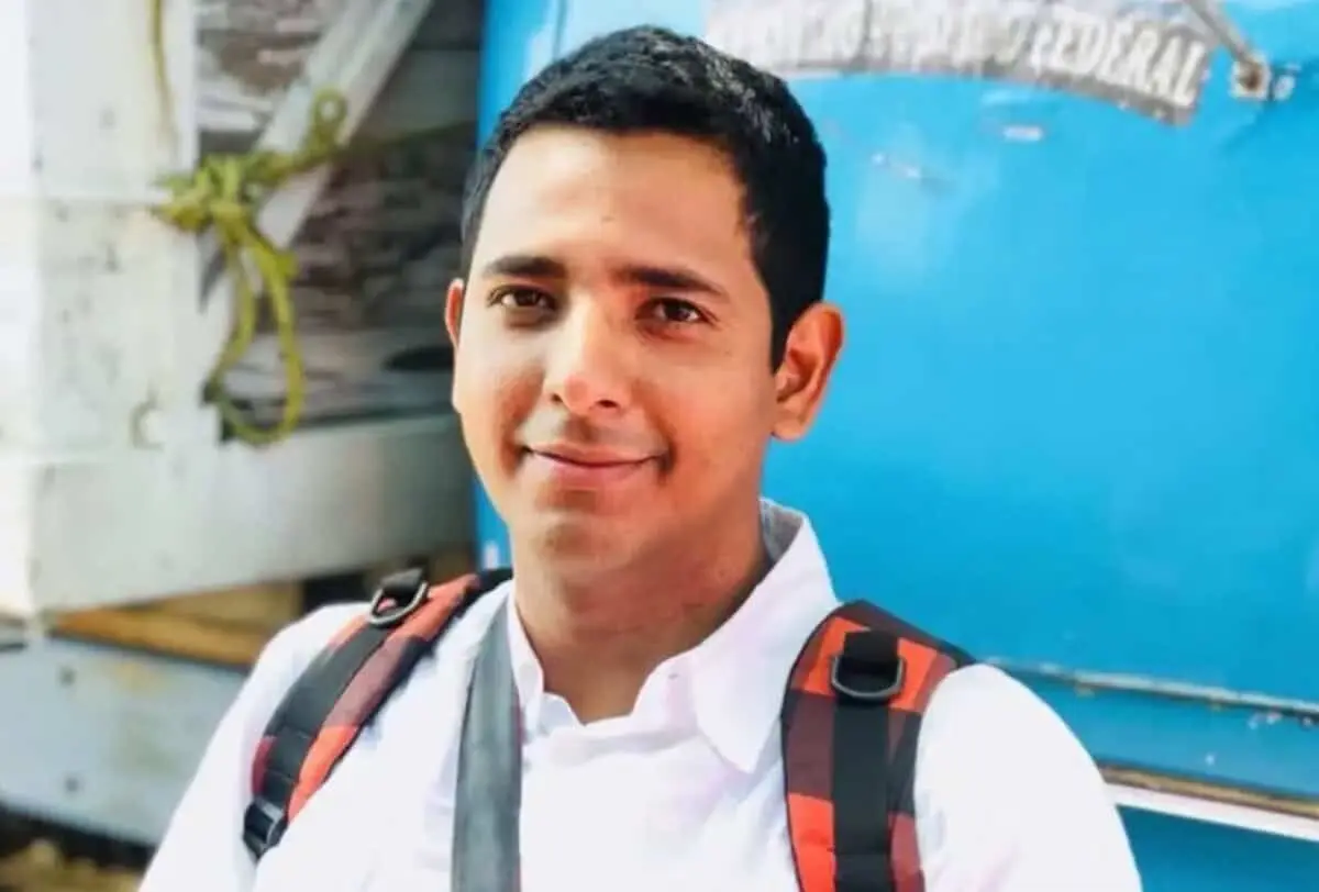  El periodista Hamurabi Huesca, quien también se desempeñaba como taxista, esperaba a un pasajero cuando quedó atrapado en medio de una balacera. 
