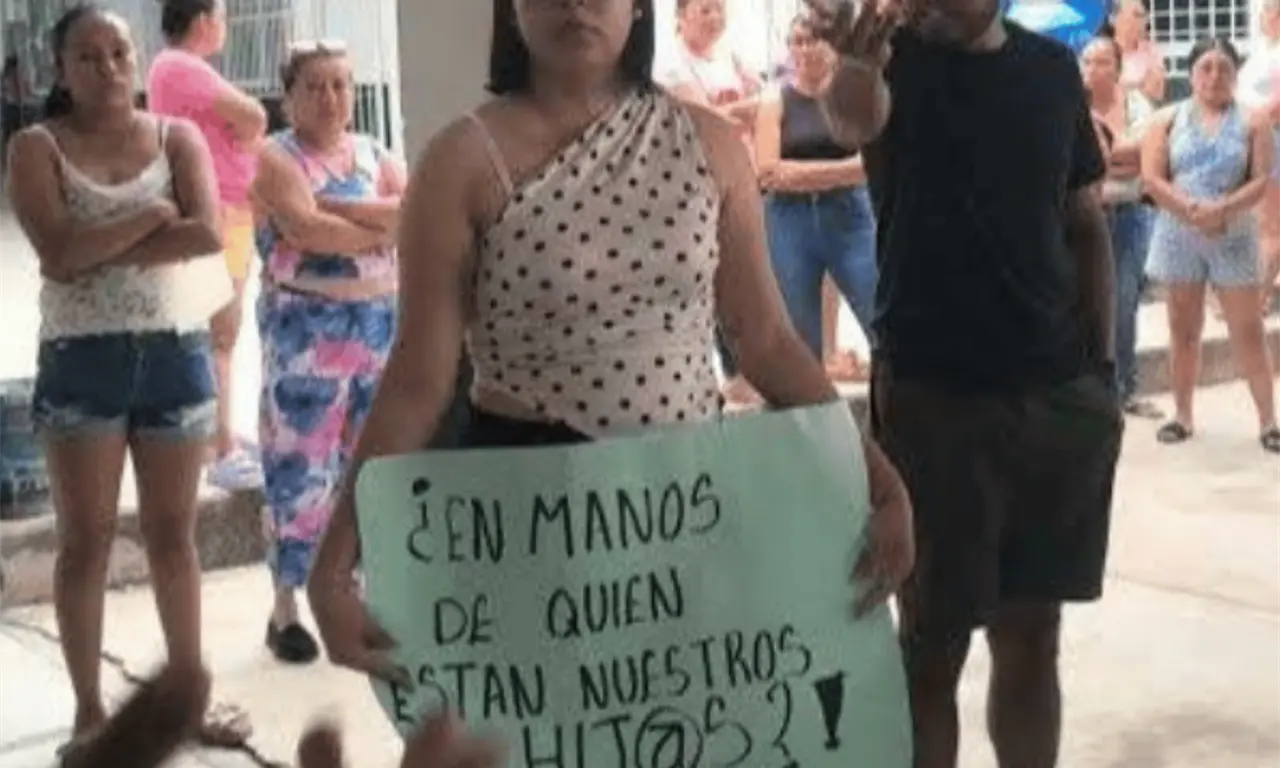  Las familias buscan que las autoridades revisen los testimonios y determinen si existió alguna conducta indebida por parte del profesor. 