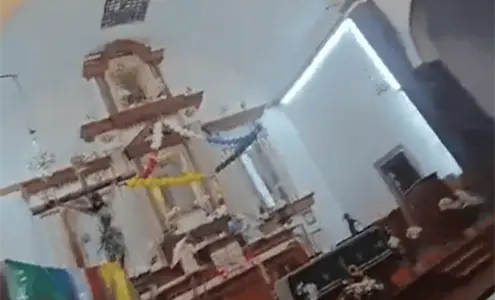 VIDEO: As&iacute; sometieron a hombre armado que amenaz&oacute; a personal de iglesia en Zinacantepec