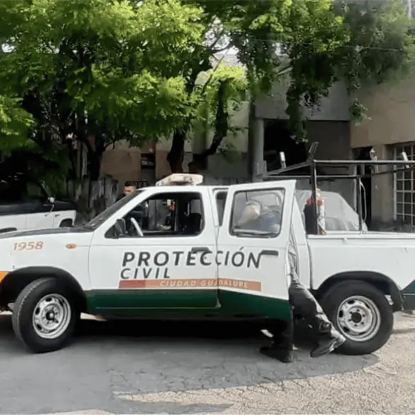 Rescatan a abuelita que pasó días junto al cuerpo de su esposo en Guadalupe Rescatan a abuelita que pasó días junto al cuerpo de su esposo en Guadalupe