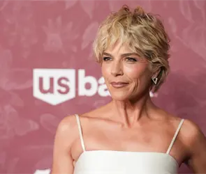 Selma Blair, actriz de "Legalmente rubia", es detenida tras morder y golpear a sobrecargos en pleno vuelo