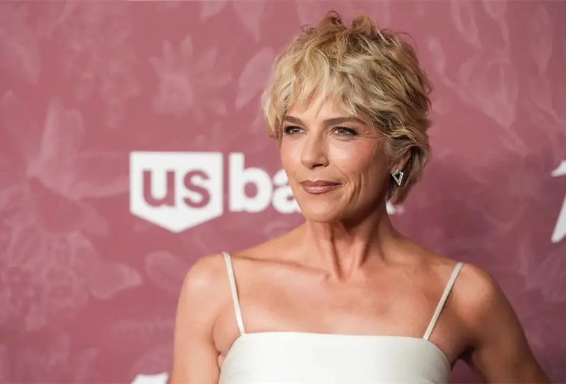 Selma Blair, actriz de "Legalmente rubia", es detenida tras morder y golpear a sobrecargos en pleno vuelo Selma Blair, actriz de "Legalmente rubia", es detenida tras morder y golpear a sobrecargos en pleno vuelo