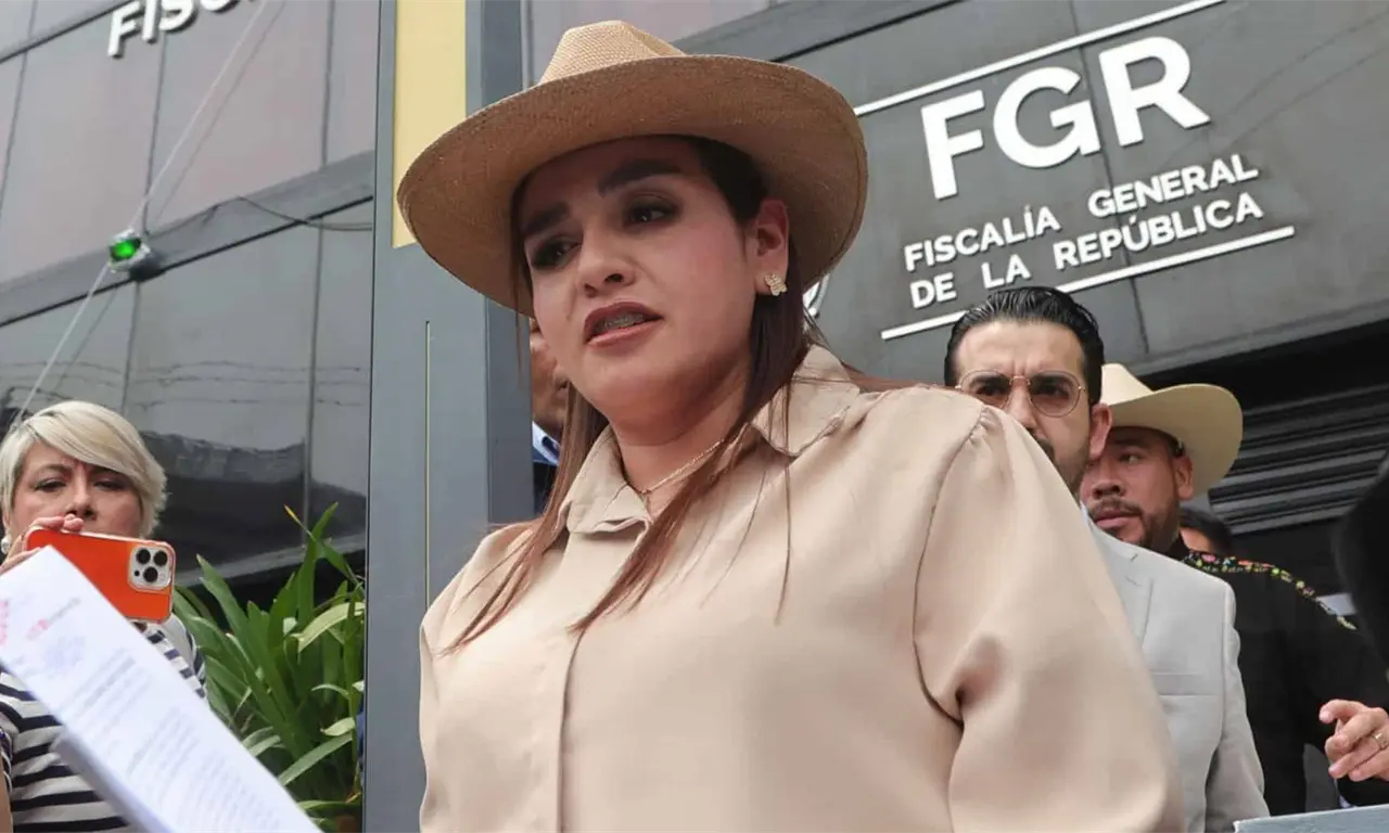  “Lo están protegiendo”: Grecia Quiroz arremete contra fallo a favor de Noroña por violencia política 