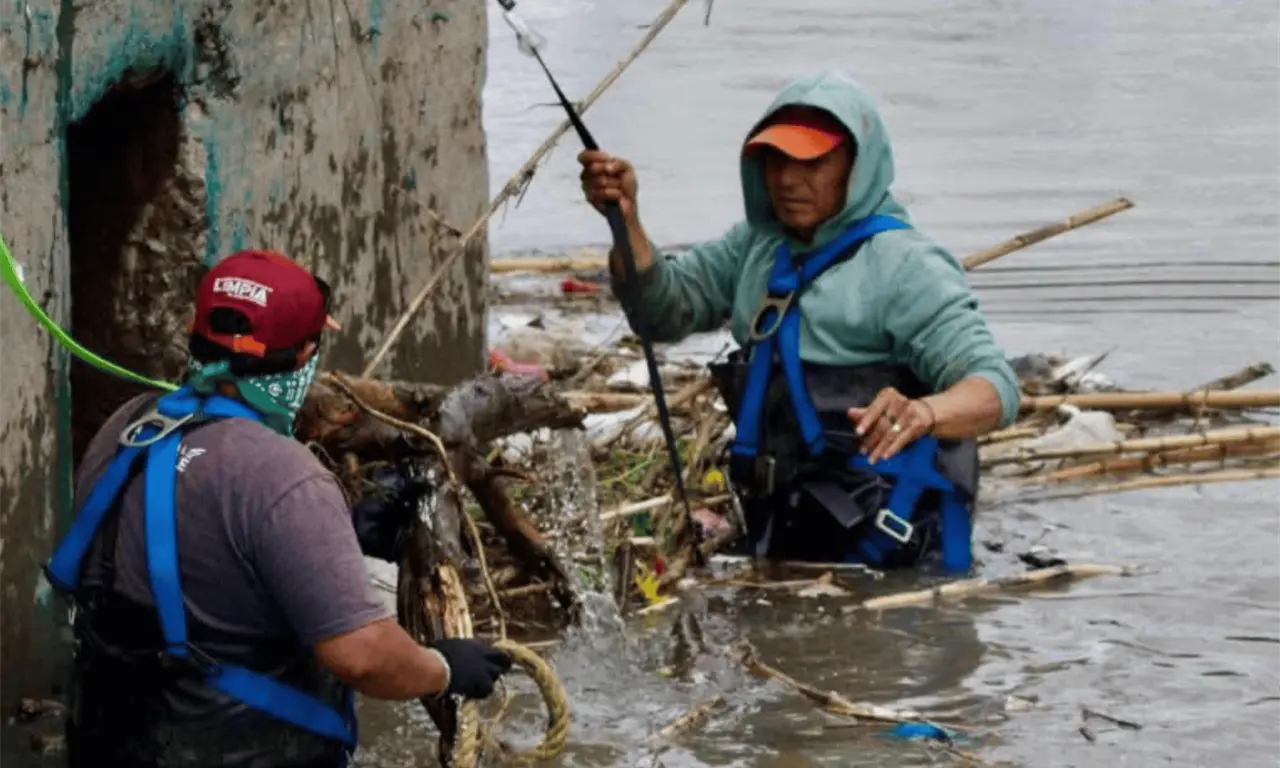  Las cuadrillas del organismo de limpia efectúan recorridos y labores operativas en zonas que requieren atención durante la temporada pluvial. 