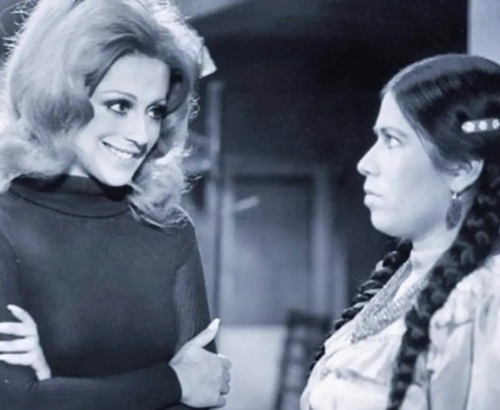 En 1970 participó en la cinta 'Tápame contigo', protagonizada por Mauricio Garcés. Ese mismo año conoció a José José, con quien comenzó una relación sentimental que marcaría buena parte de su vida. En 1970 participó en la cinta 'Tápame contigo', protagonizada por Mauricio Garcés. Ese mismo año conoció a José José, con quien comenzó una relación sentimental que marcaría buena parte de su vida.