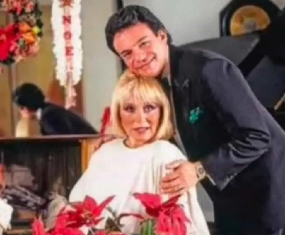 En 2007 publicó su autobiografía, 'Volcán apagado: Mi vida con el príncipe de la canción', en la que relató episodios de su infancia, su carrera artística y su relación con José José. En 2007 publicó su autobiografía, 'Volcán apagado: Mi vida con el príncipe de la canción', en la que relató episodios de su infancia, su carrera artística y su relación con José José.