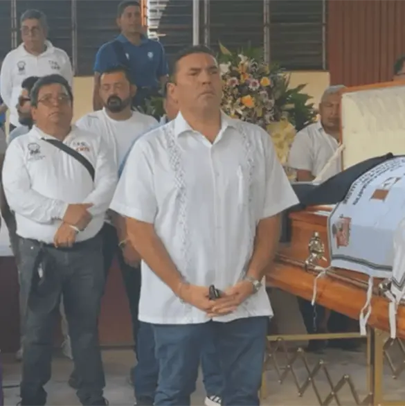 Despiden a Leví Peralta, maestro asesinado en secundaria; su familia exige justicia Despiden a Leví Peralta, maestro asesinado en secundaria; su familia exige justicia