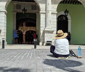 &iquest;Qu&eacute; pas&oacute; con do&ntilde;a Josefina, la mujer que protest&oacute; bajo la lluvia frente al Palacio de Gobierno de Yucat&aacute;n?
