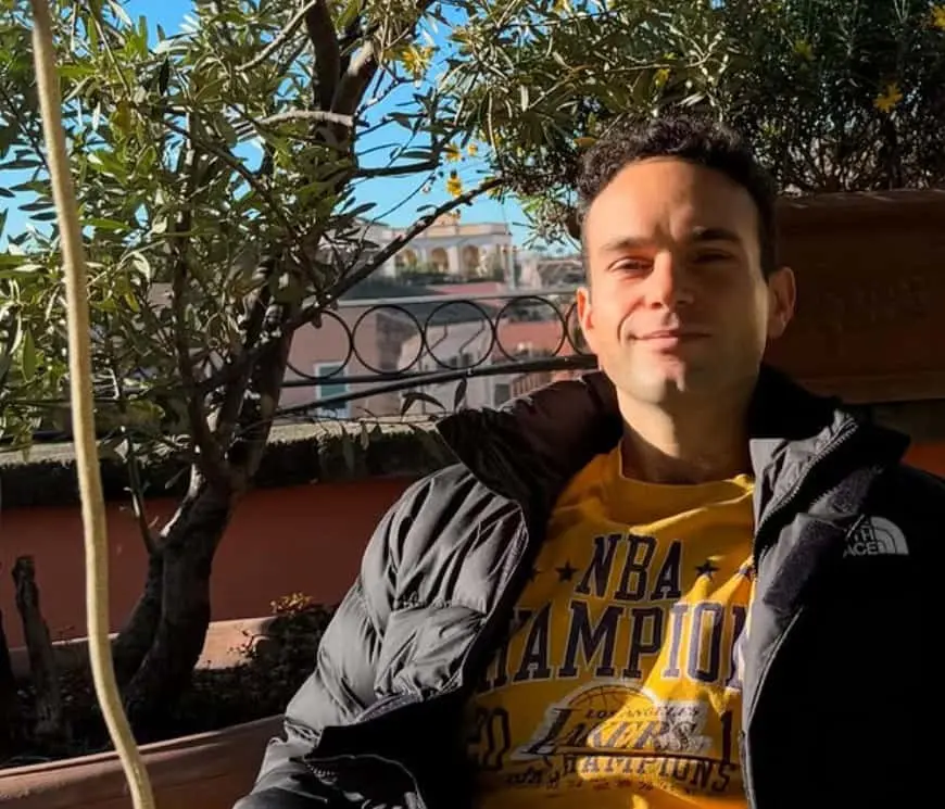 Ahora tiene 32 a&ntilde;os y es uno de los protagonistas de la serie 'Los Goldbergs'.
