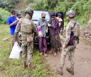 Localizan con vida a seis campesinos desaparecidos en Guerrero Localizan con vida a seis campesinos desaparecidos en Guerrero