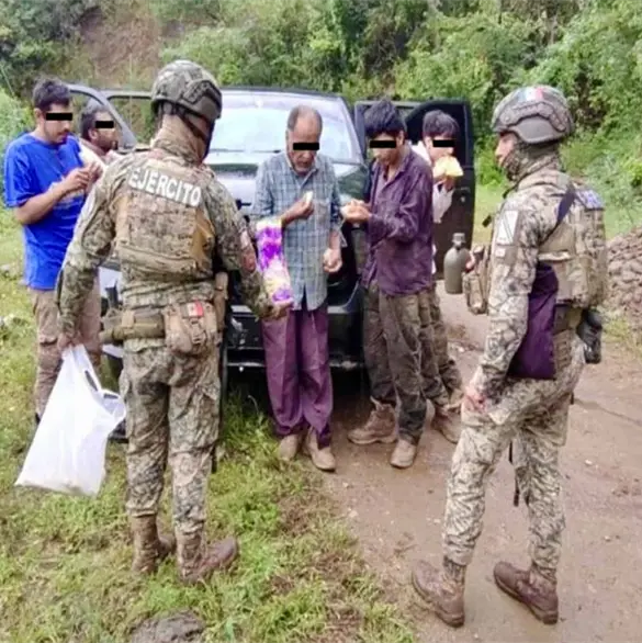 Localizan con vida a seis campesinos desaparecidos en Guerrero Localizan con vida a seis campesinos desaparecidos en Guerrero