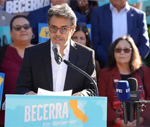 Eugenio Derbez denuncia intimidación contra latinos en EE.UU. para frenar su voto: "Juntos somos poderosos" Eugenio Derbez denuncia intimidación contra latinos en EE.UU. para frenar su voto: "Juntos somos poderosos"