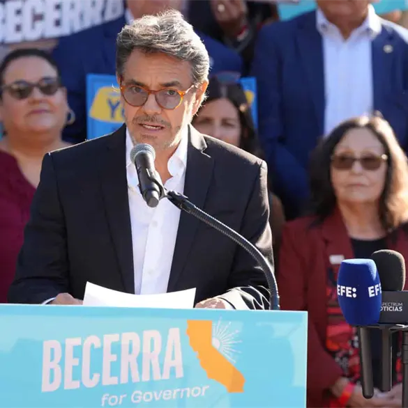 Eugenio Derbez denuncia intimidación contra latinos en EE.UU. para frenar su voto: "Juntos somos poderosos" Eugenio Derbez denuncia intimidación contra latinos en EE.UU. para frenar su voto: "Juntos somos poderosos"